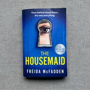 The Housemaid by - Blue Paperback Thriller